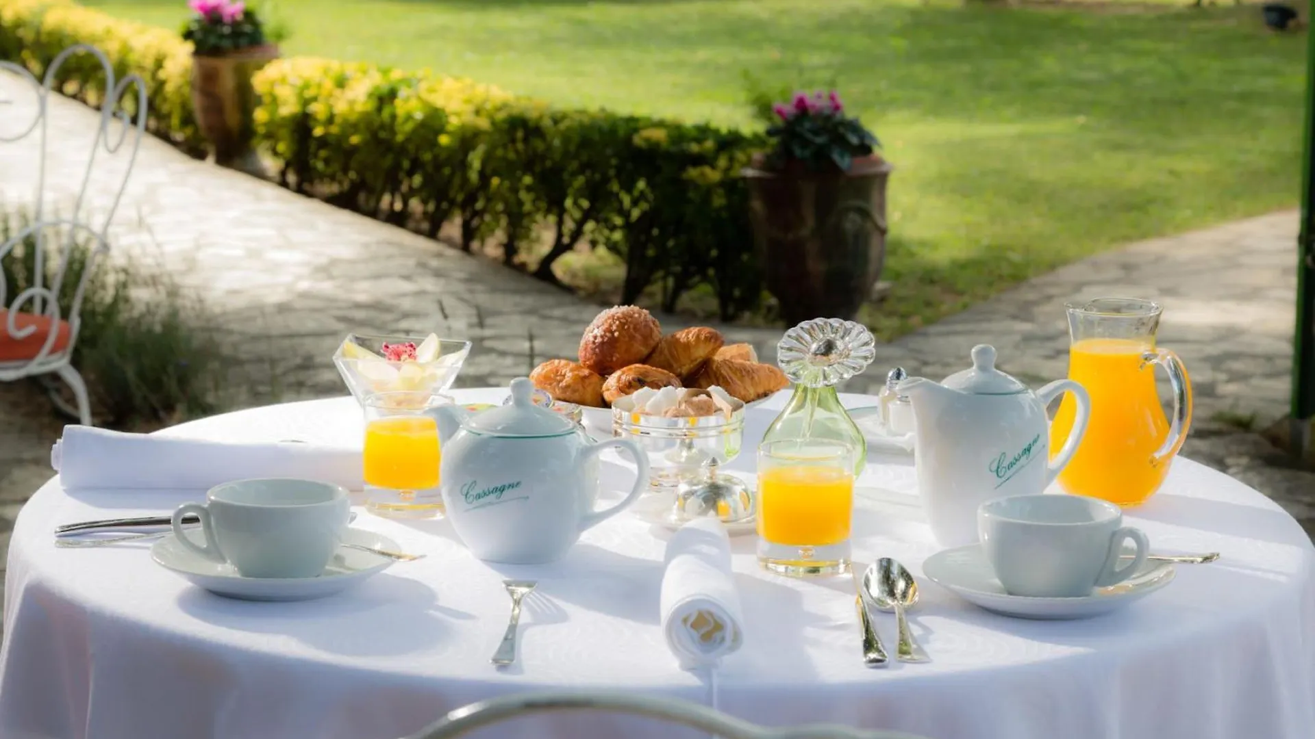 Auberge De Cassagne & Spa Le Pontet  Hotel